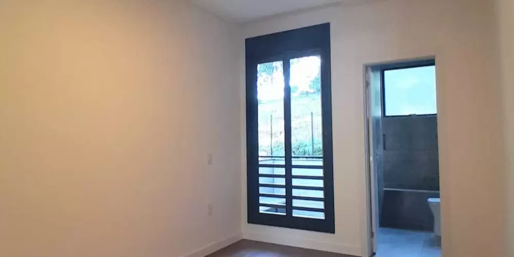 WhatsApp Image 2025-12-06 at 10.16.19 (4)